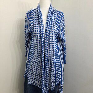 Live and Let Live cardigant in blue and white genometric pattern size L